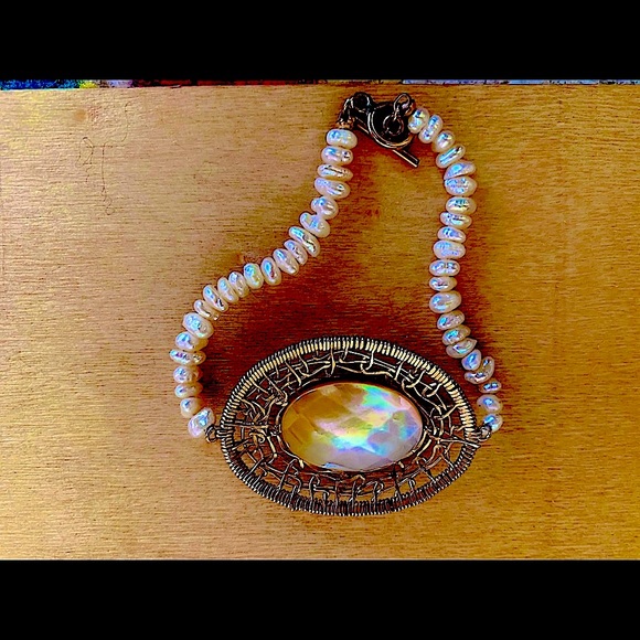 Mother of Pearl & Freshwater Pearl bracelet - Picture 3 of 3